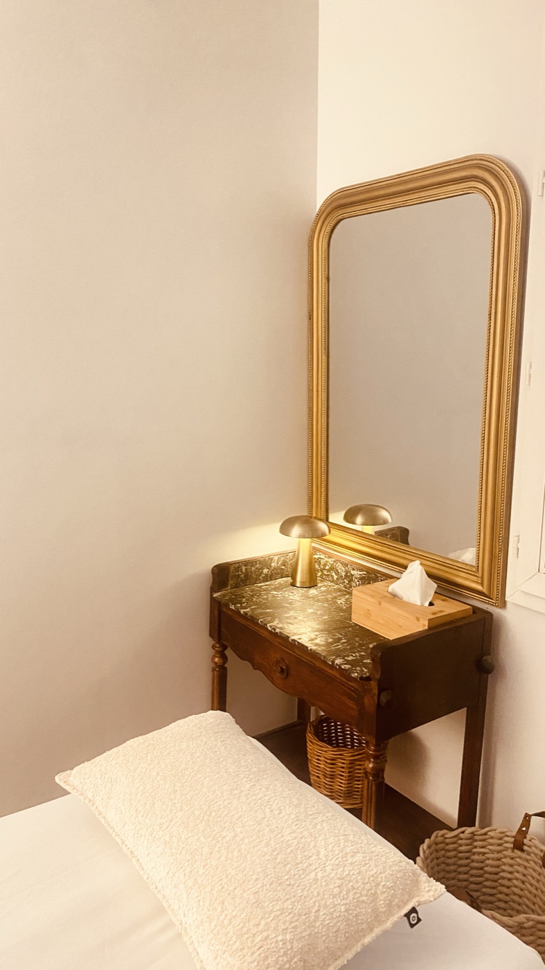 Coiffeuse et miroir doré de l'atelier